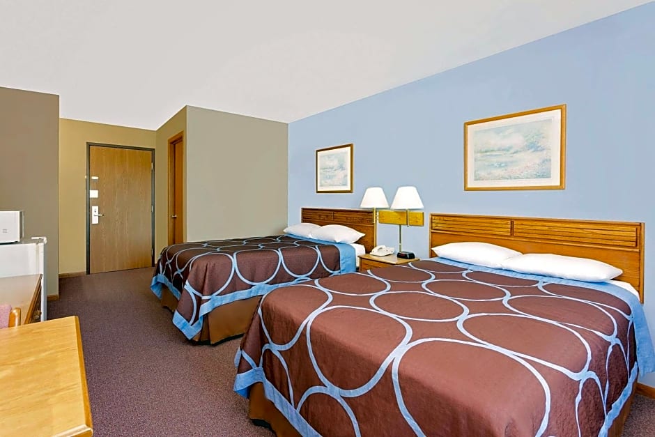 Super 8 by Wyndham Dyersville