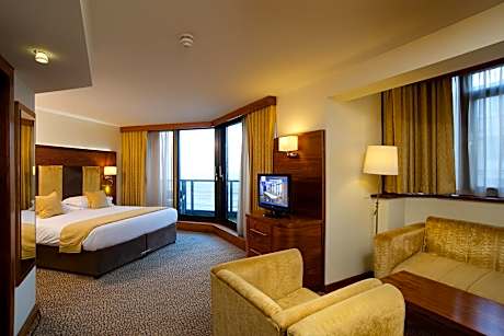 Family Room with Side Sea View