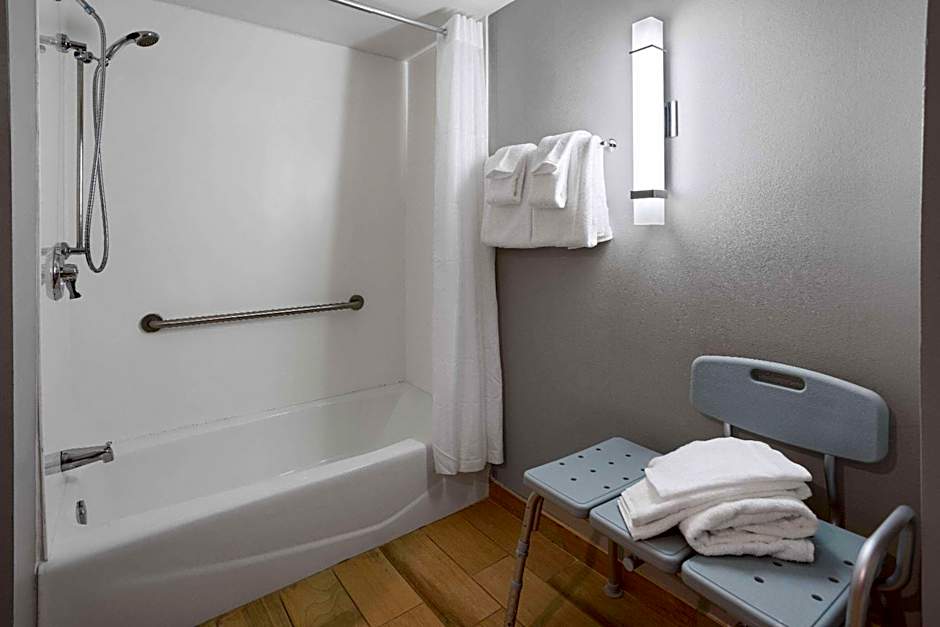 La Quinta Inn & Suites by Wyndham Mooresville