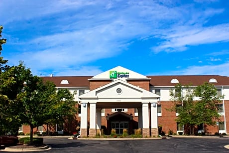 Holiday Inn Express Hotel & Suites Chicago-Algonquin, an IHG Hotel