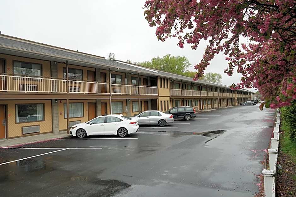 Econo Lodge Inn & Suites Colonie Center Mall