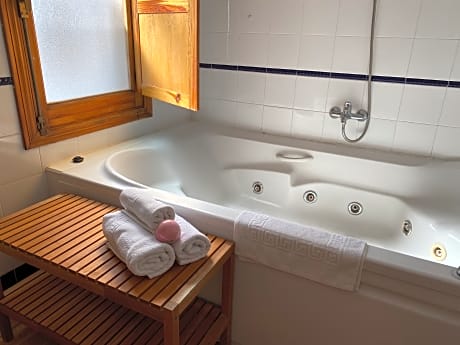 Double Room with Hot Tub