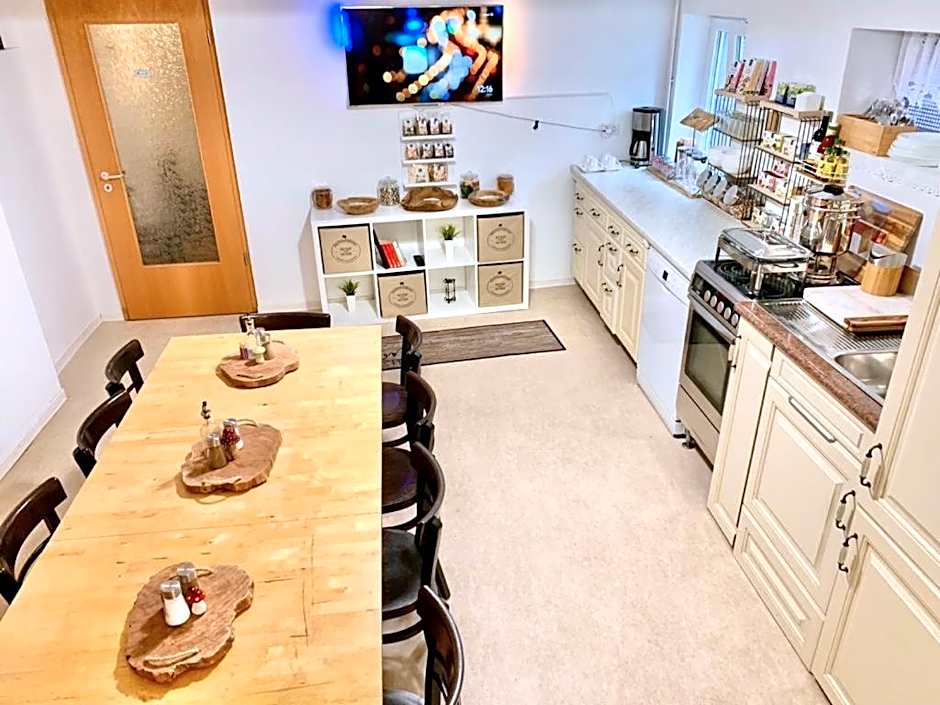 New Hostel Berlin Mitte FREE SNACK hot tea and coffee