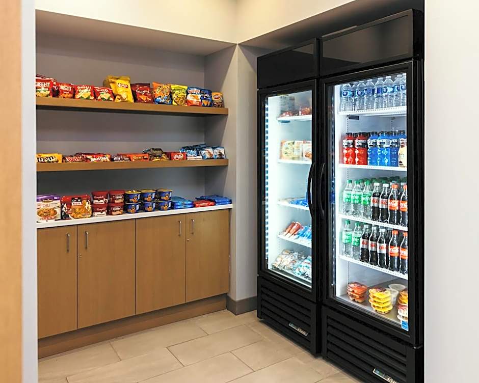 Holiday Inn Express and Suites Urbandale Des Moines By IHG