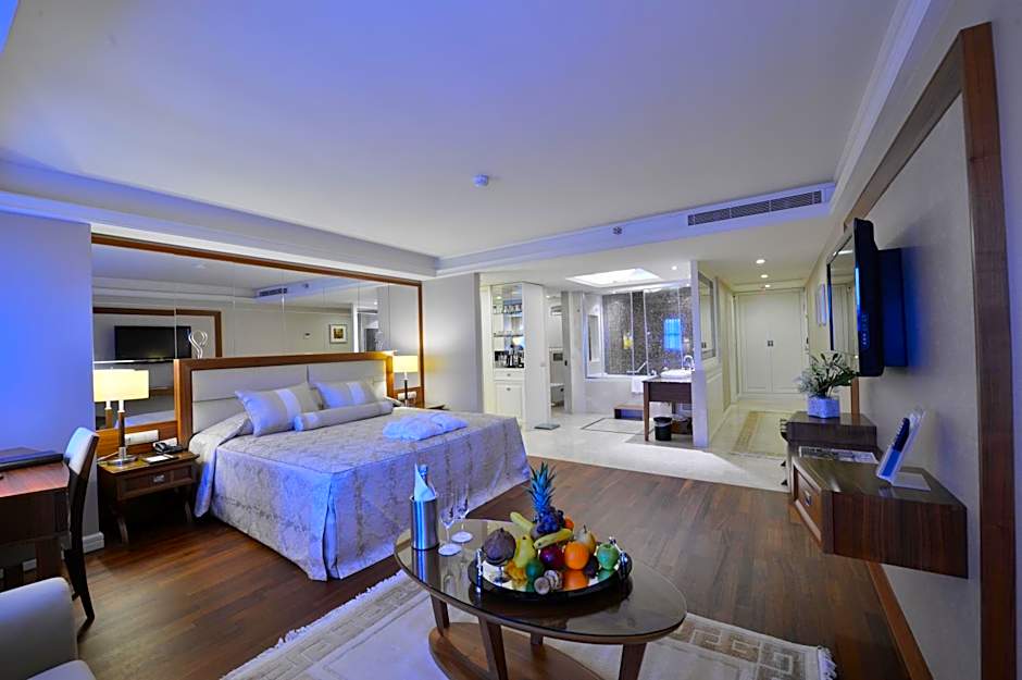 Photo 1 of 8 of Junior Suite