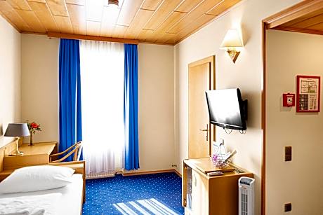 Double or Twin Room with Private Bathroom