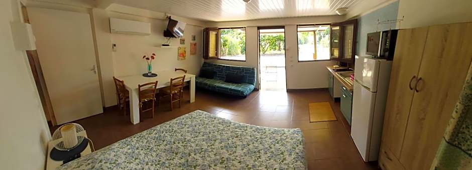 Au Petit Canal Fleuri