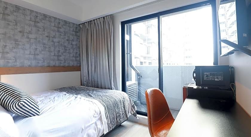 FFFFFF Hotel