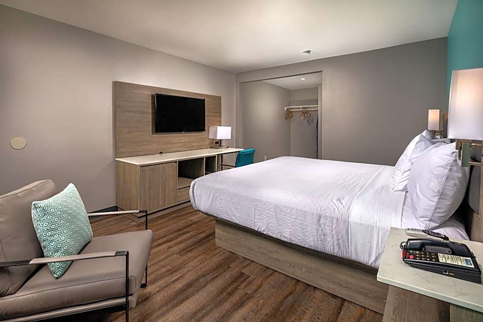 Travelodge by Wyndham LAX South