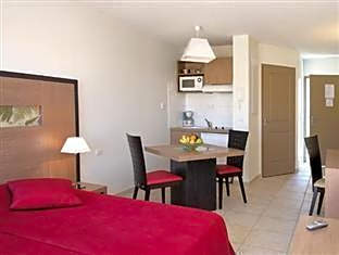 Studio (2 Adults)