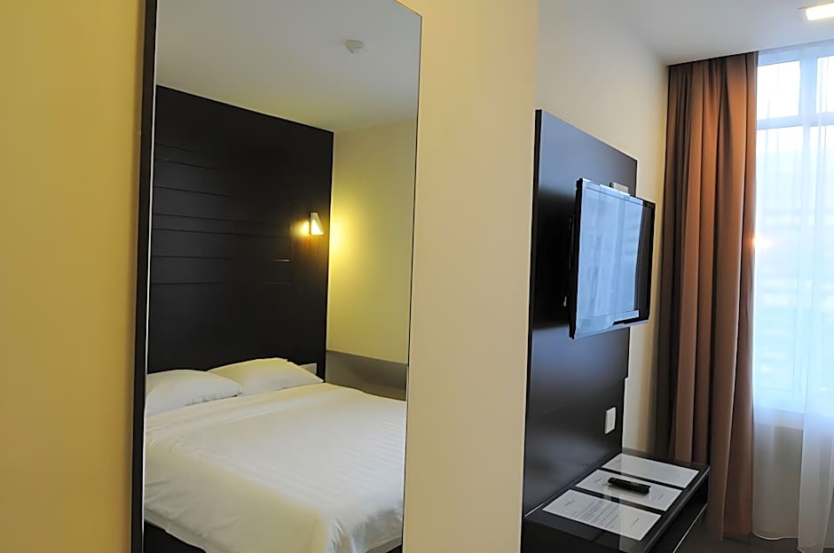 Cathay Hotel