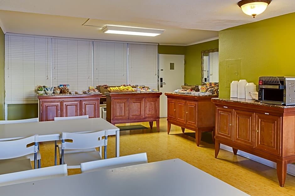 Celebration Suites At Old Town