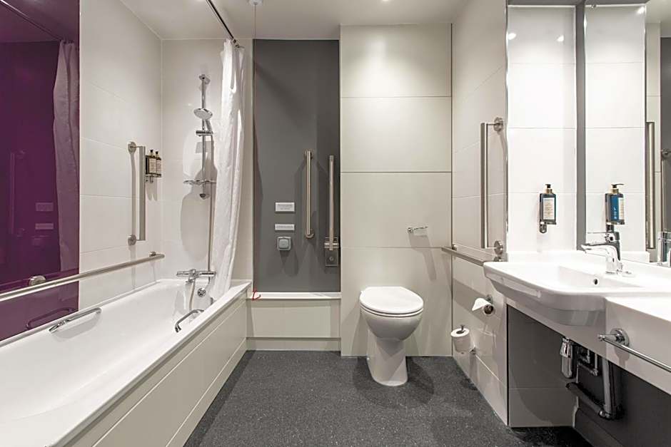 Premier Inn London Heathrow Airport T2 & T3 - Bath Road