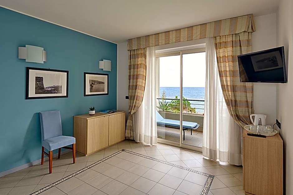 Aregai Marina Hotel & Residence