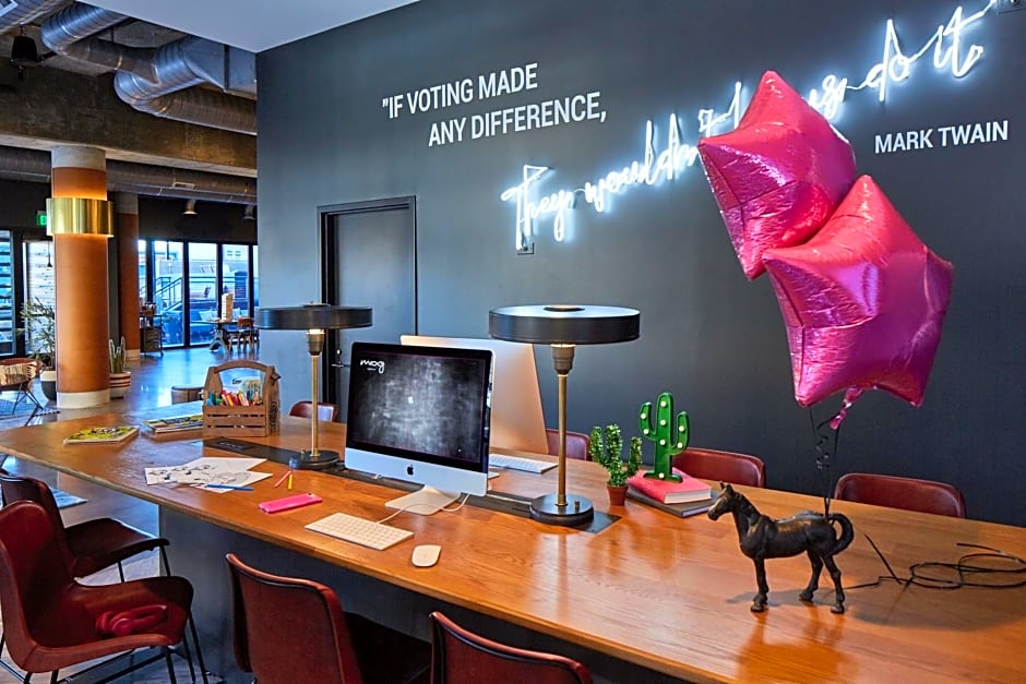 MOXY Denver Cherry Creek