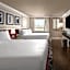 The Drake Oak Brook, Autograph Hotels