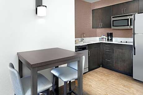 King Studio with Sofa Bed - Hearing Accessible