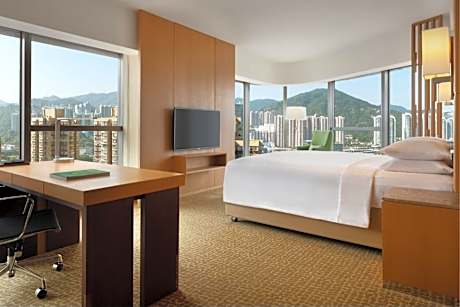 Corner King Studio Suite with River View