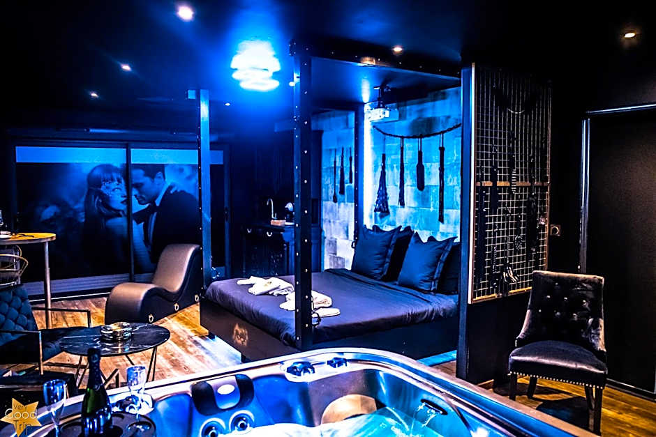 Loveroom Very Good Trip chambre avec jacuzzi privatif