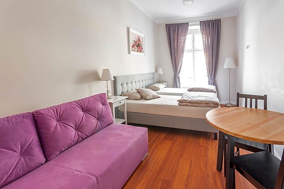 Babel Hostel, Dworzec PKP, Rynek