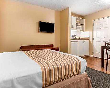 2 Double Beds, Efficiency, Nonsmoking