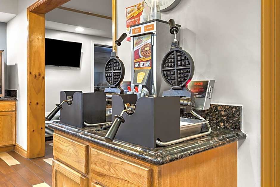Ramada by Wyndham Tulsa Broken Arrow