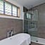 Cherry Bird Lodge Escape
