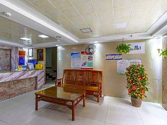 Guangzhou Business Hotel (Shangxiajiu Pedestrian Street Changshou Road Subway Station Branch)