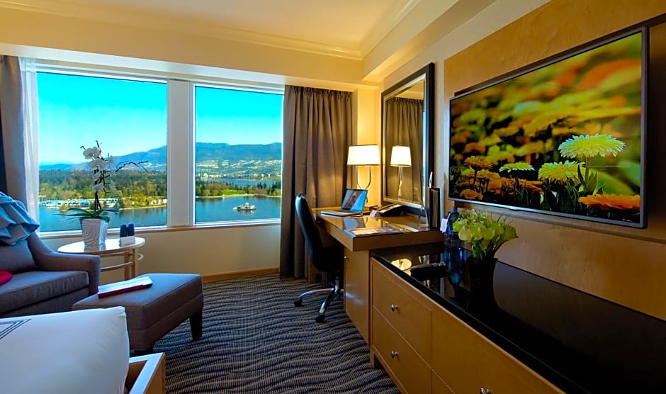 Foto 1 dari 3 — Deluxe King Room with Harbor View