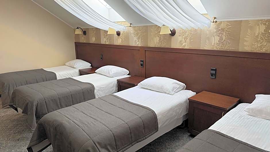 Photo 1 of 4 of Quadruple Room