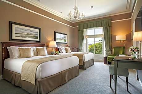 Large One-Bedroom Suite with Two Double Beds