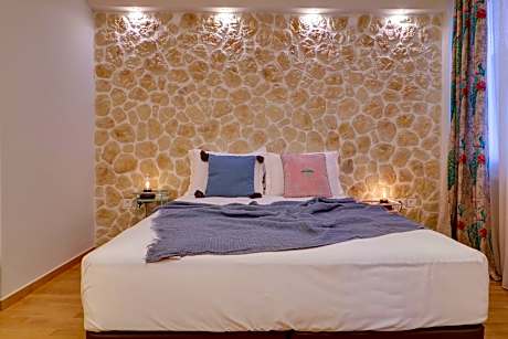 Traditional Double Room (103) (1 Queen Bed)