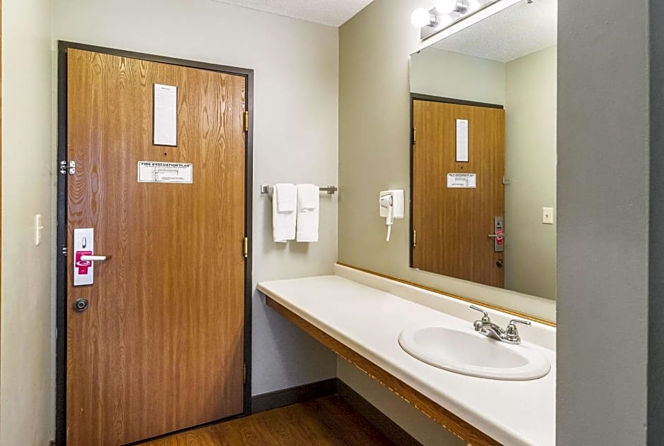 Econo Lodge Duluth near Miller Hill Mall