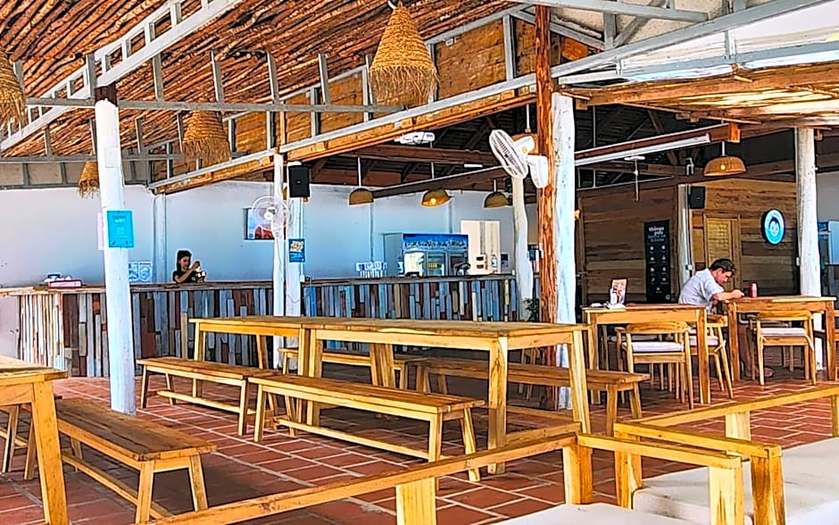 Mad Monkey  Koh Rong 