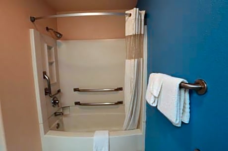Standard Queen Room with Two Queen Beds - Non Smoking