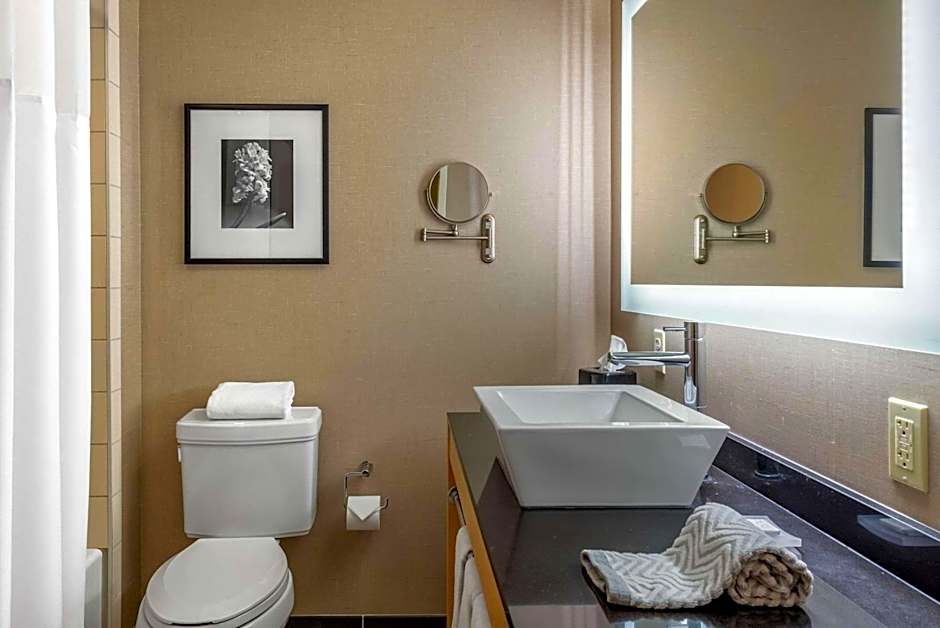 Cambria Hotel Akron - Canton Airport