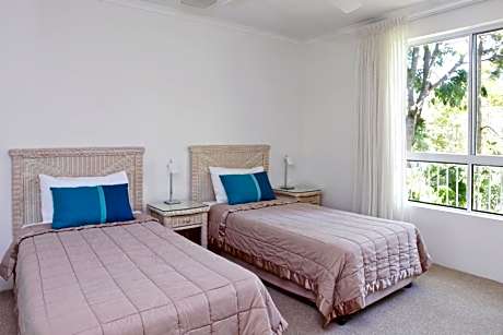 Three-Bedroom Apartment with Balcony