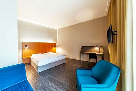 Family Room (2 Adults + 2 Children)