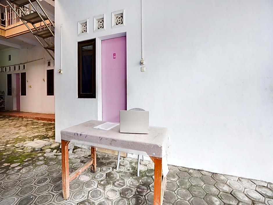 Spot On 91626 Rr Kost Putri Syariah 