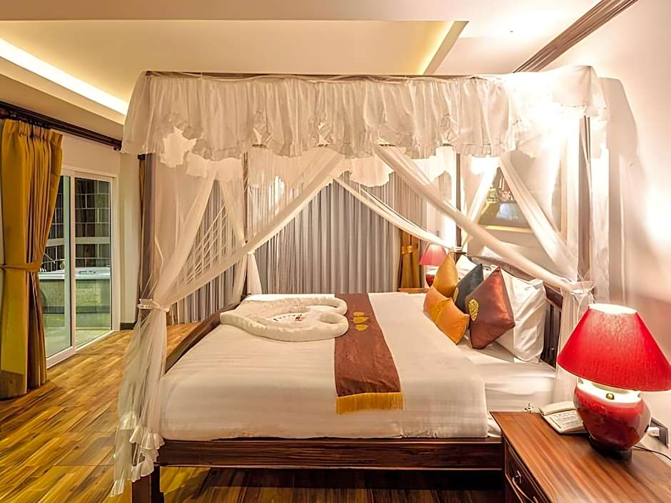 Tanawan Phuket Hotel
