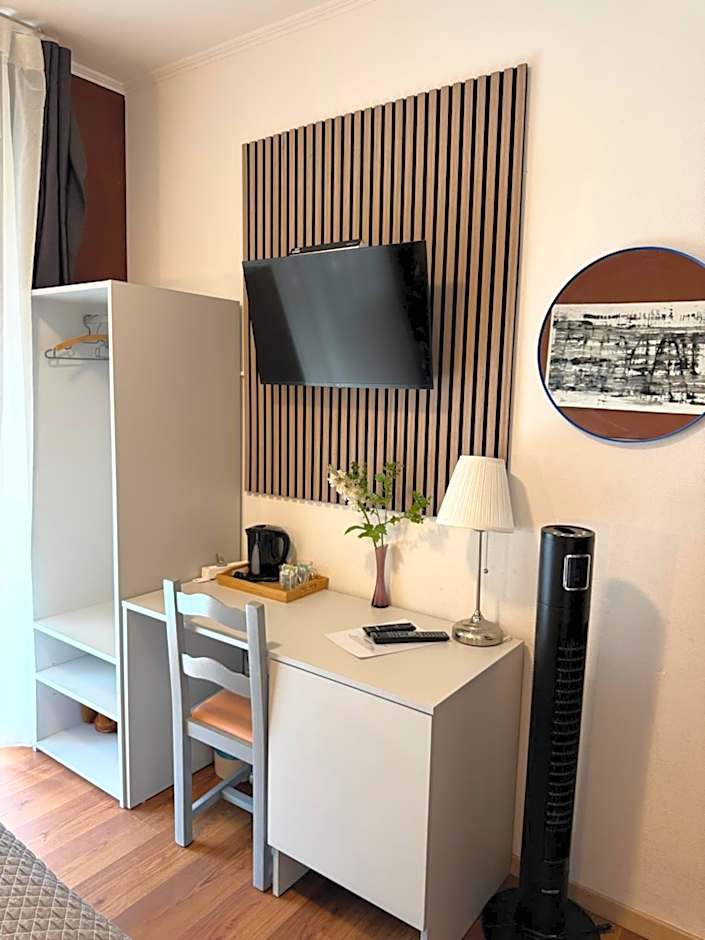 Yasha Hotel