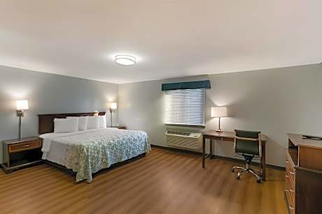 Studio with One King Room Disability Access Non-Smoking