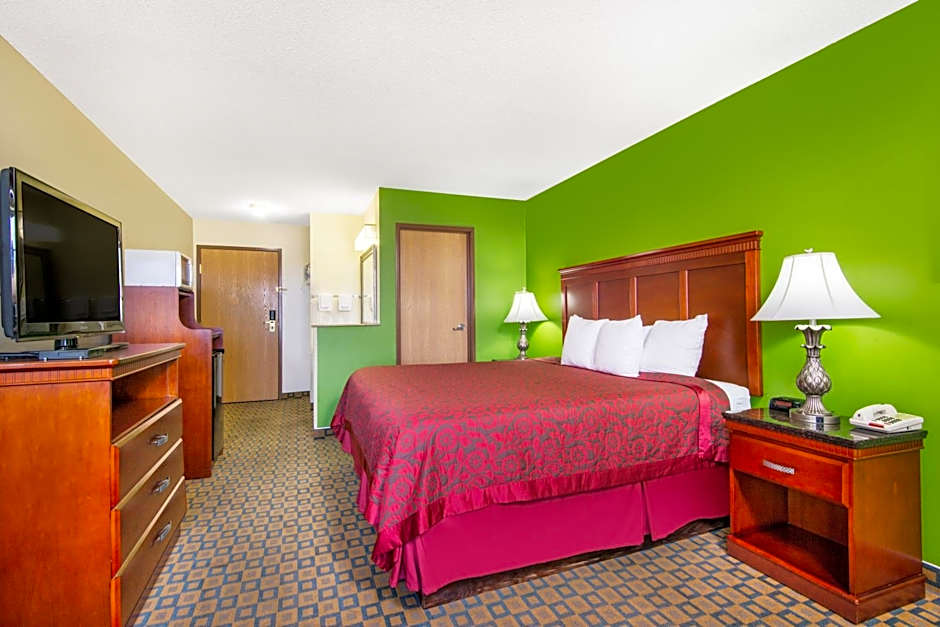 Days Inn & Suites by Wyndham Wichita