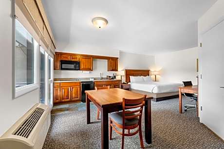King Room with Spa Bath and Kitchen - River View/Non-Smoking