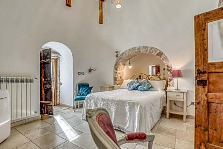 Trullo with Turkish Bath and Pool View
