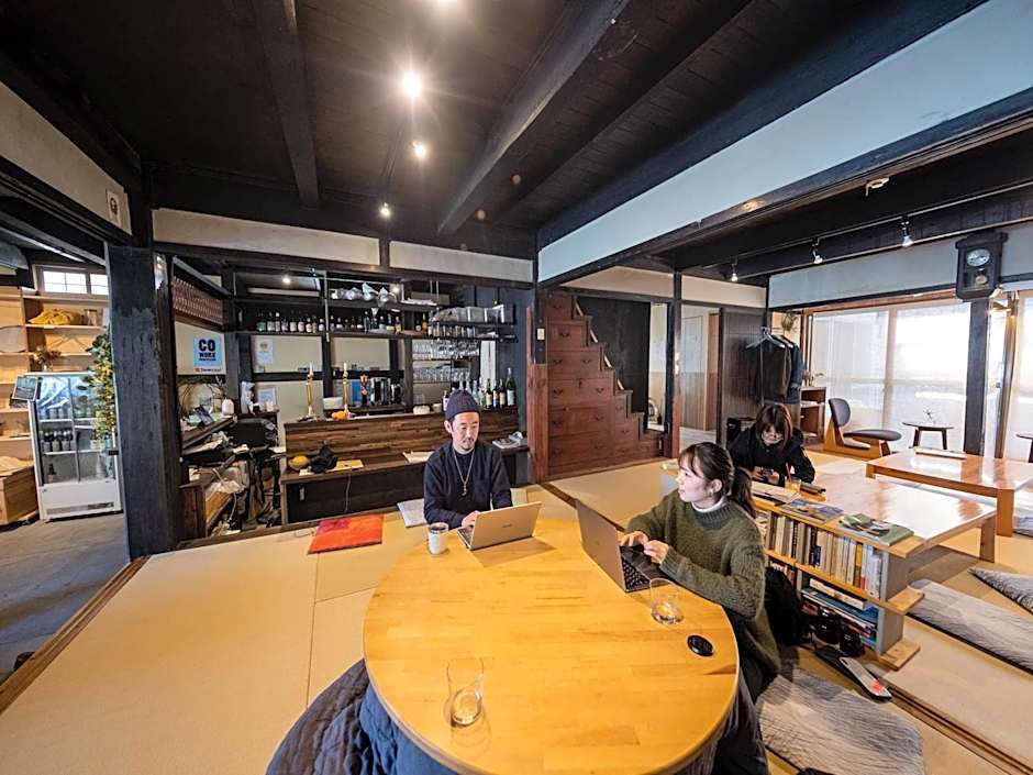 Hostel & Tatami Bar Uchikobare -内子晴れ-