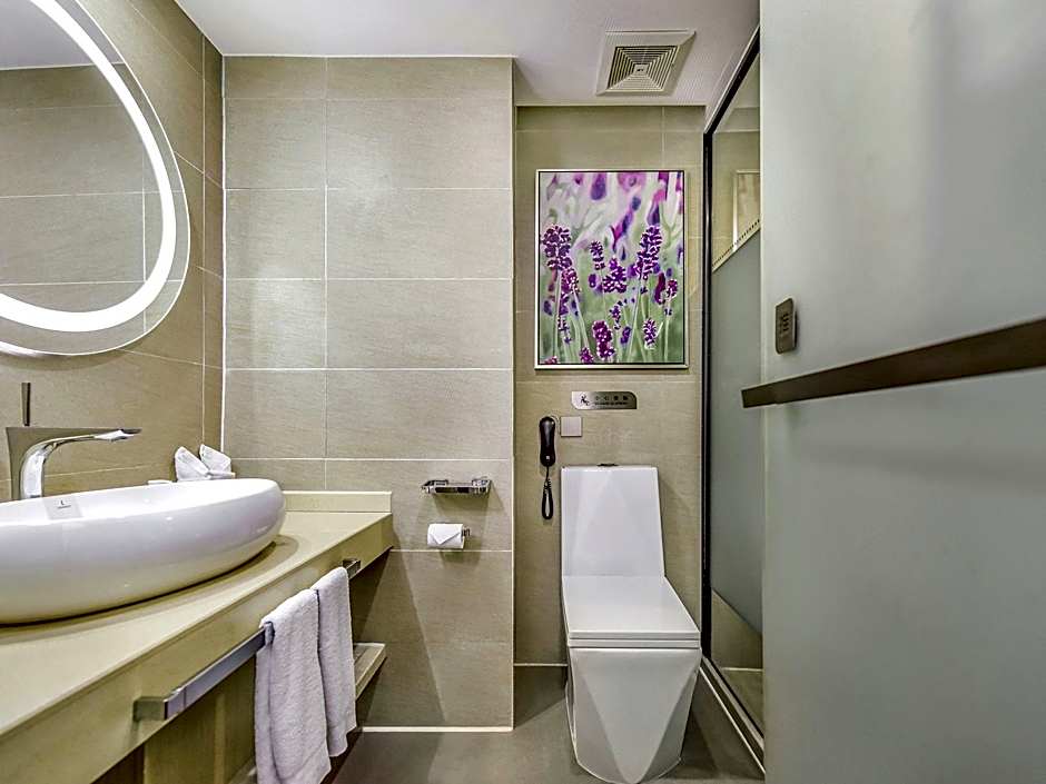 Lavande Hotel Luzhou Jiale Century City