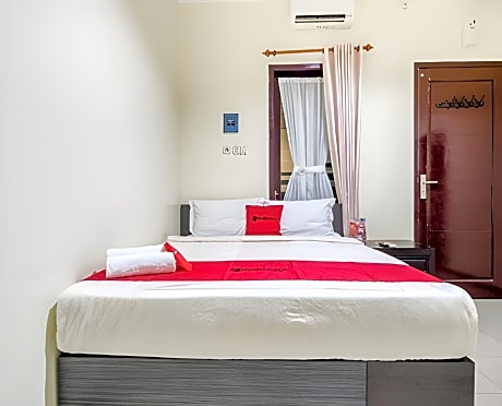 RedDoorz Syariah @ Ketintang Surabaya