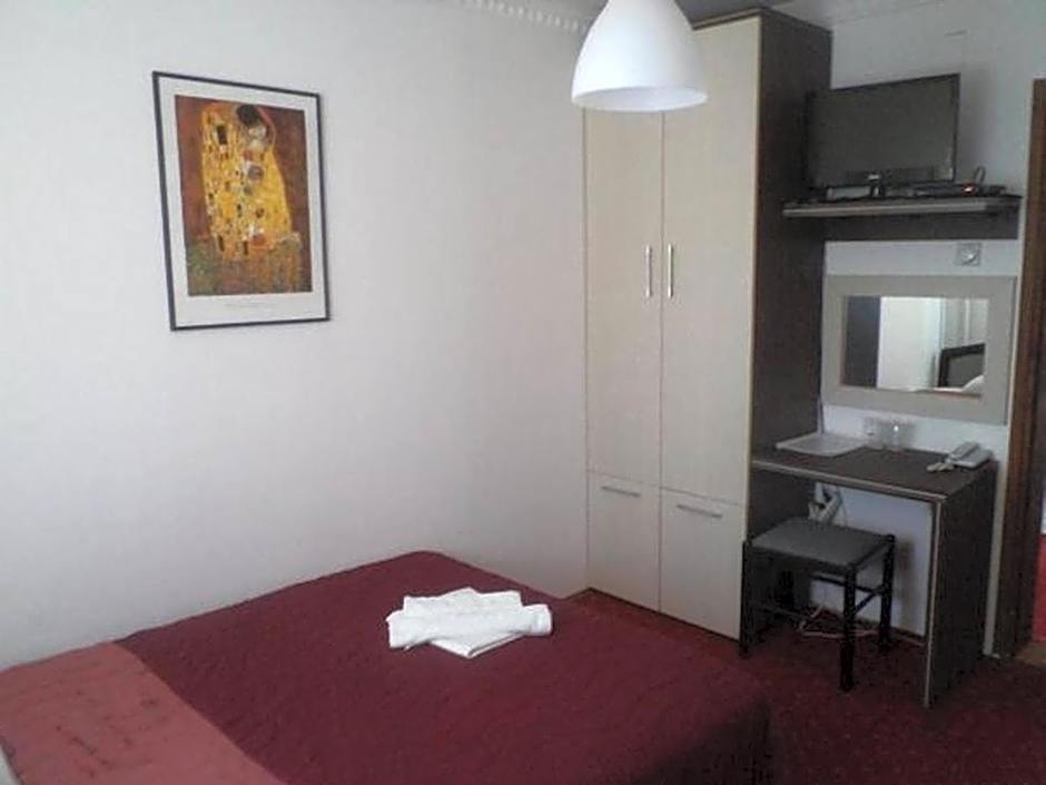 Photo 1 of 5 of Single Room