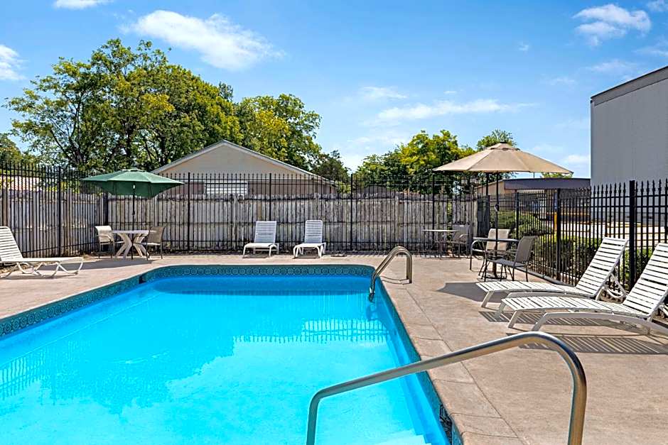 Days Inn by Wyndham Demopolis